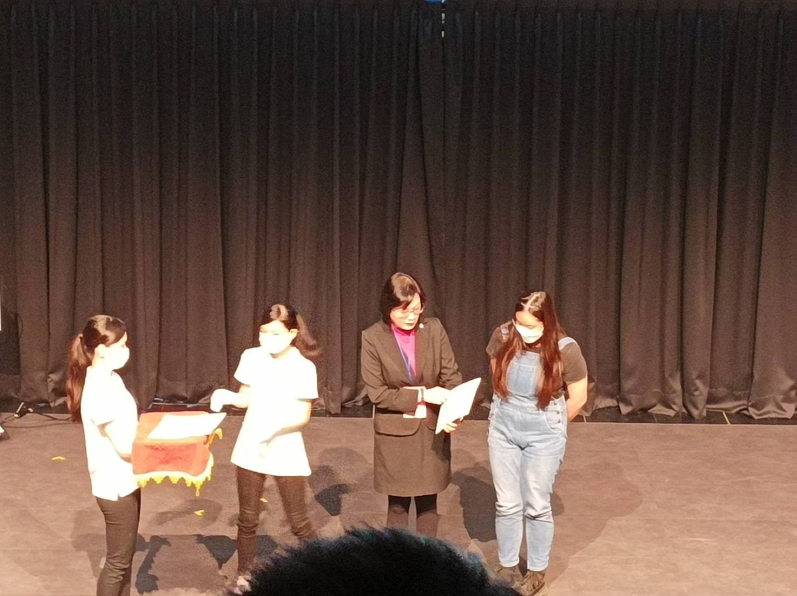 Receiving the Numeracy Bilingual Mathematical Poetry Writing Contest Merit Award, photo 6
