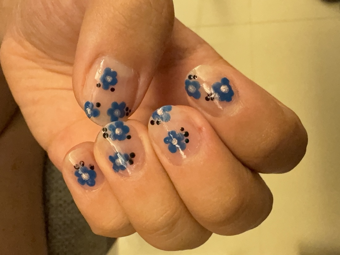 Blue Flowers nail design, photo 4