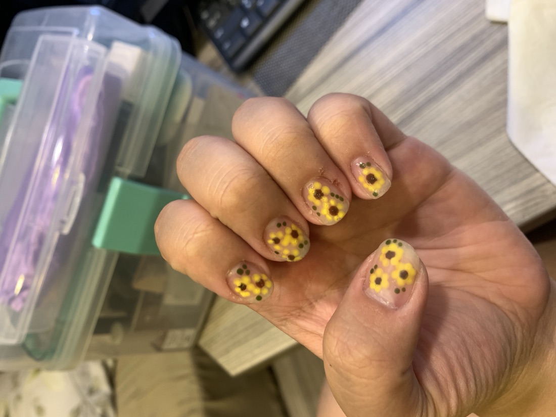 Sunflower nail design, photo 1