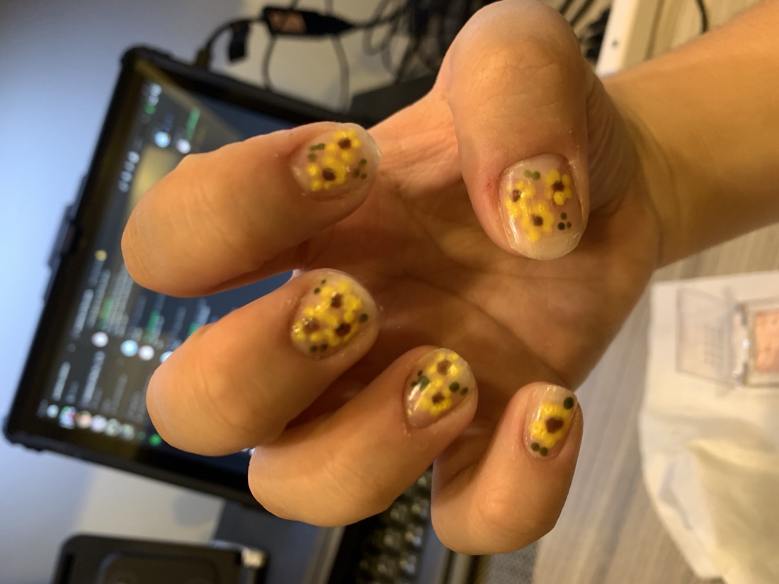 Sunflower nail design, photo 2