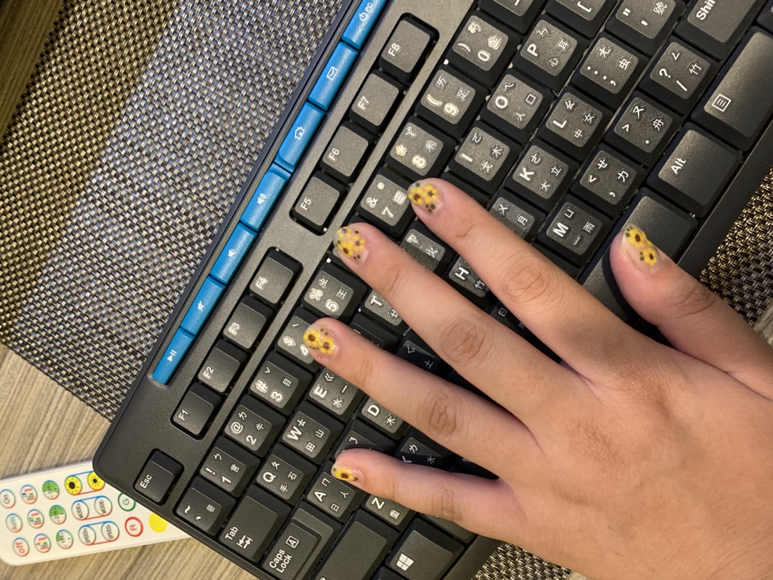 Sunflower nail design, photo 3