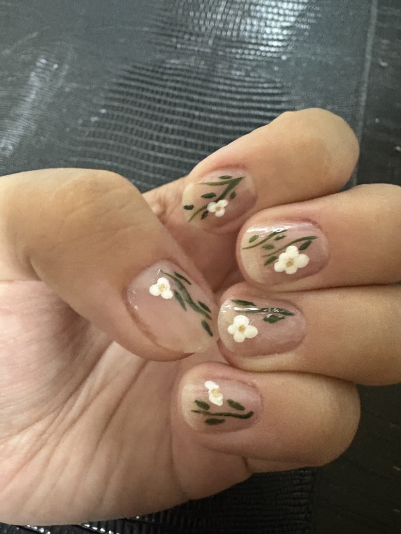 White Flowers nail design, photo 5