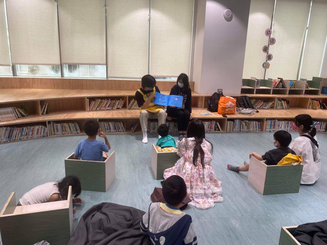 Fall 2022 Library Trip, photo 11